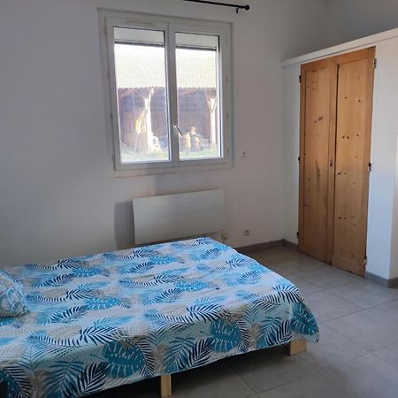 Appartement Dans Partie De Mas En Camargue Arles Exterior photo